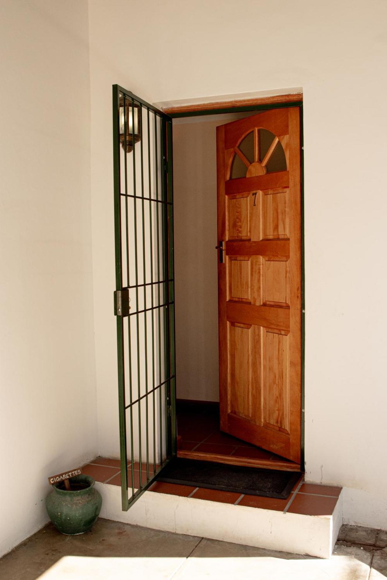 4 Rothman Street B&B Graaff-Reinet Dış mekan fotoğraf